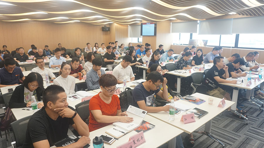 卓越经理人高级实战班核心课程之《互联网思维与经营创新》、《卓越领导力》在上海交大准时开课