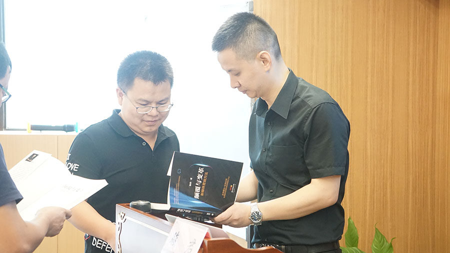 卓越经理人高级实战班核心课程之《互联网思维与经营创新》、《卓越领导力》在上海交大准时开课